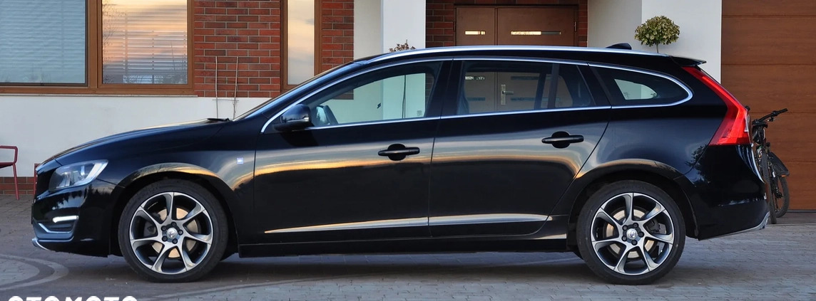 Volvo V60 cena 52400 przebieg: 219000, rok produkcji 2015 z Starachowice małe 667